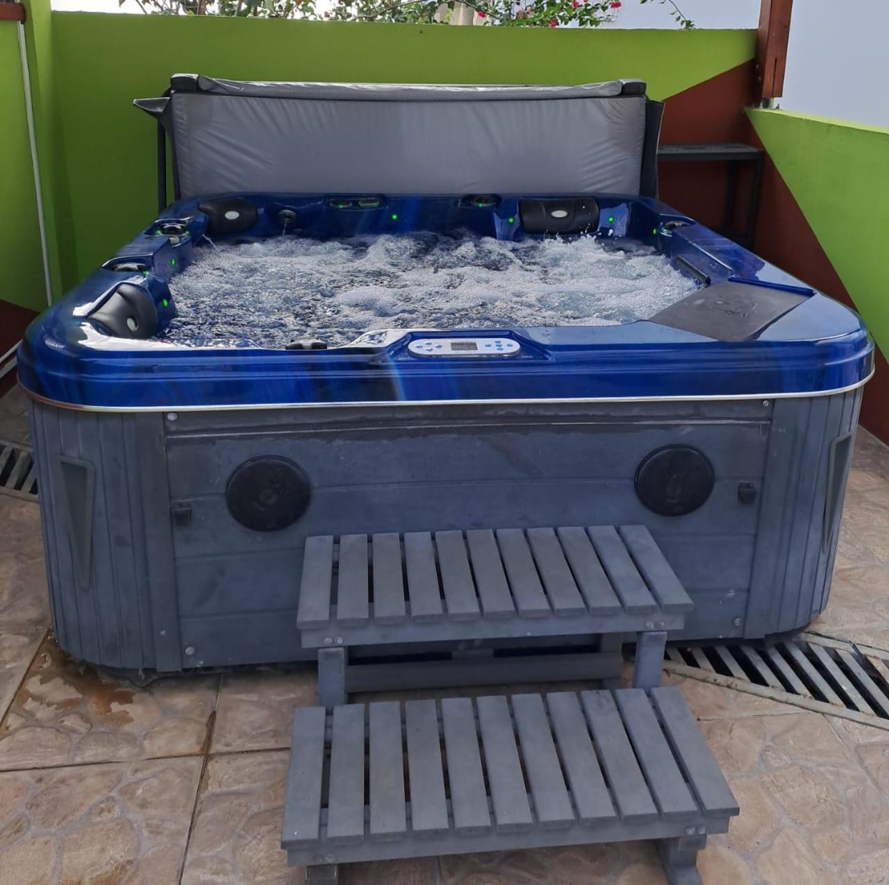 La Casa Binecha Avec Jacuzzi Villa Baillif Exterior photo