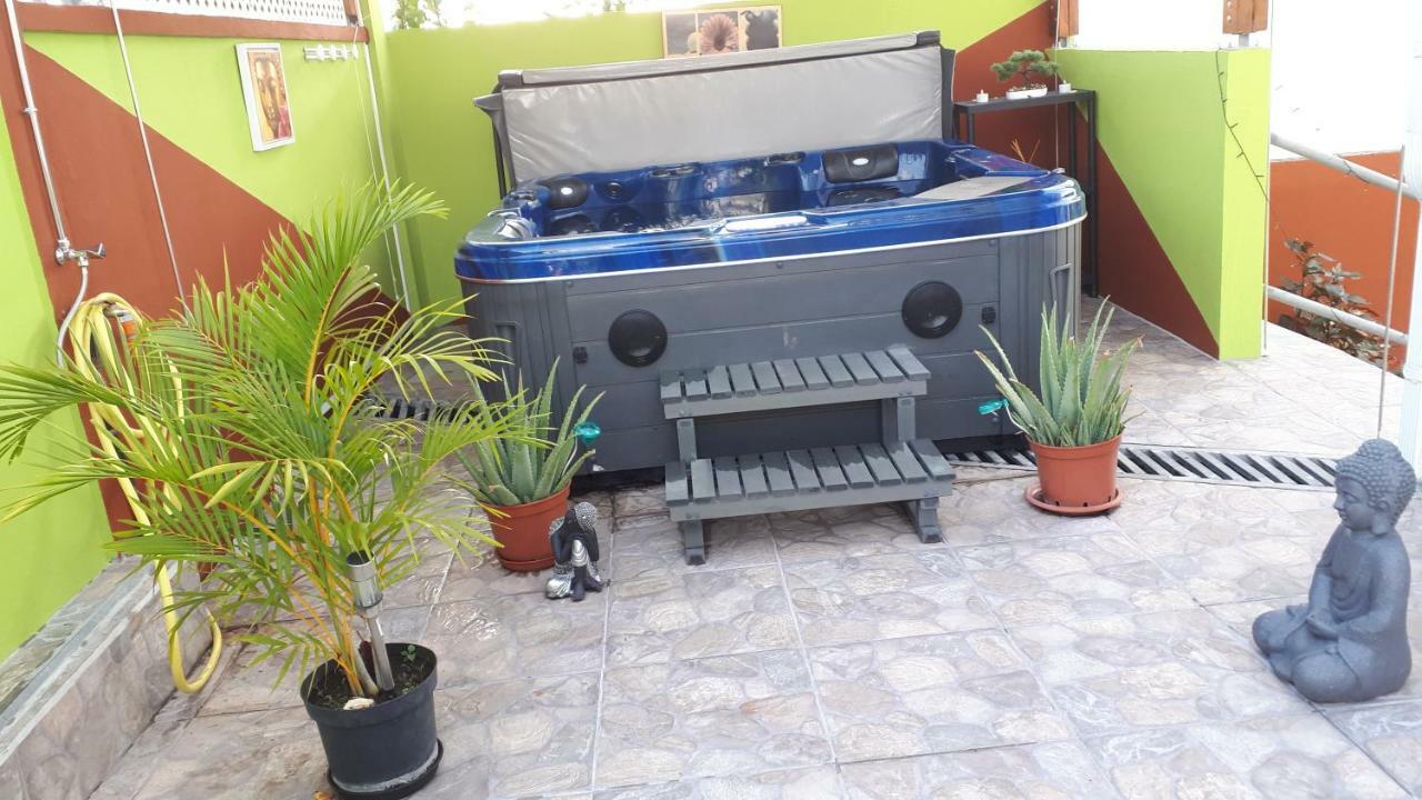 La Casa Binecha Avec Jacuzzi Villa Baillif Exterior photo